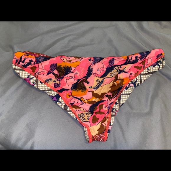 Reversible bikini bottoms!👙 - Picture 2 of 3